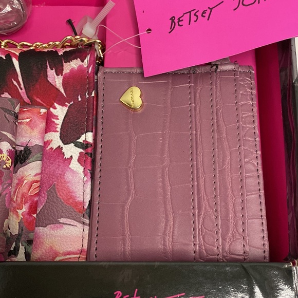 Betsey Johnson Crossbody Purse and Card Case Gift Set Black Multi Floral NWT - Picture 4 of 7